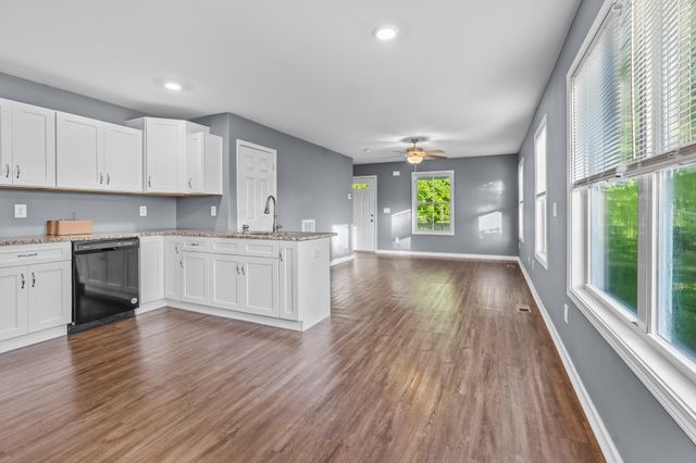 919 Woody Hills Dr, Clarksville, TN 37040