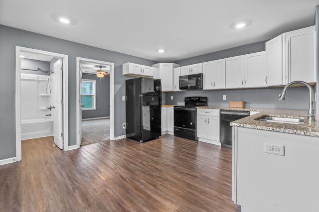 919 Woody Hills Dr, Clarksville, TN 37040