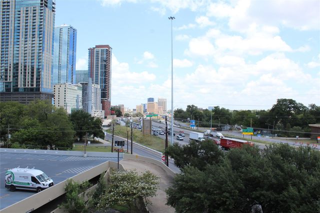 40 N INTERSTATE HIGHWAY 35 6D2, Austin, TX 78701