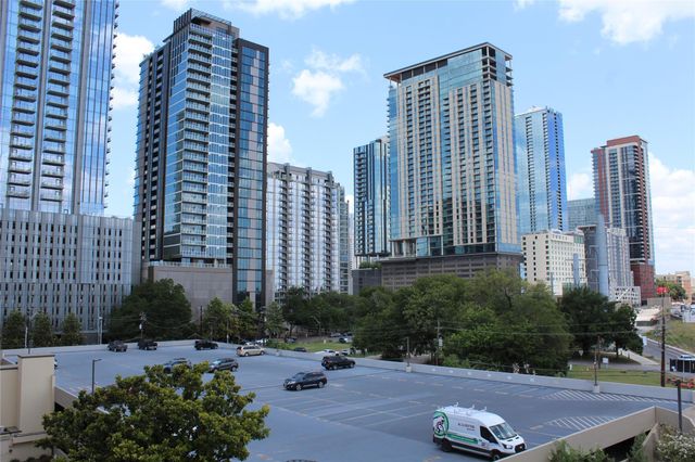 40 N INTERSTATE HIGHWAY 35 6D2, Austin, TX 78701
