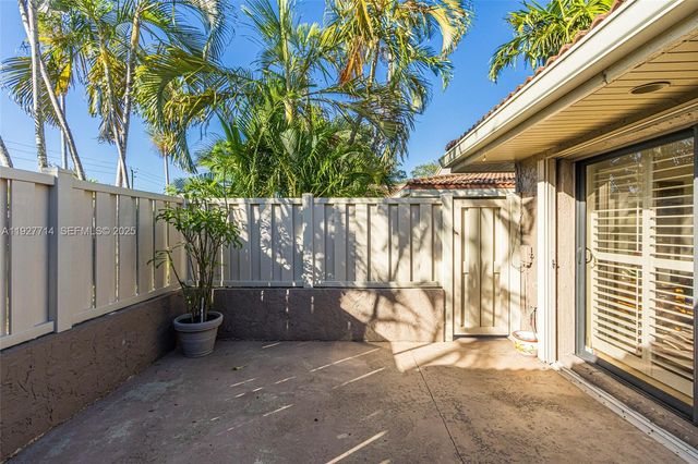 500 Bonnie Brae Way 17, Hollywood, FL 33021