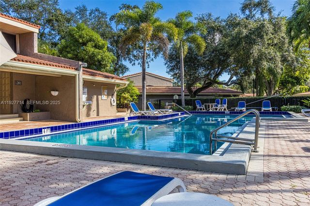 500 Bonnie Brae Way 17, Hollywood, FL 33021