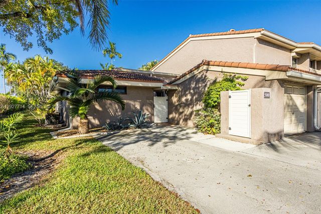 500 Bonnie Brae Way 17, Hollywood, FL 33021
