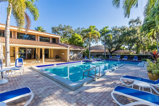 500 Bonnie Brae Way 17, Hollywood, FL 33021