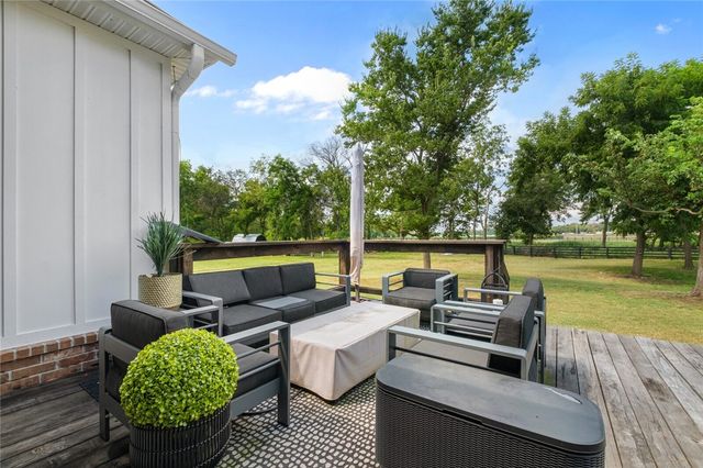 12315 Fairmount Road, Gentry, AR 72734