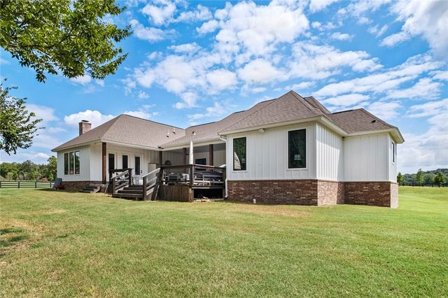12315 Fairmount Road, Gentry, AR 72734