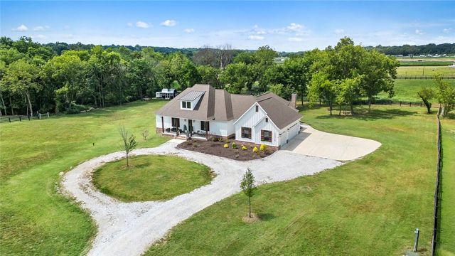 12315 Fairmount Road, Gentry, AR 72734