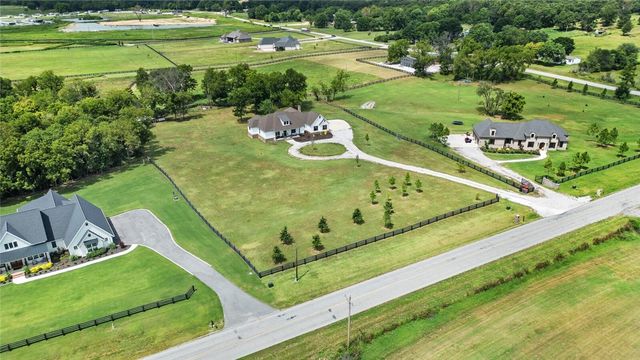 12315 Fairmount Road, Gentry, AR 72734