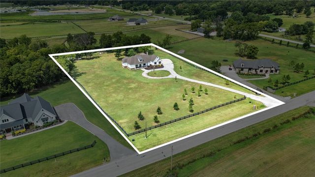 12315 Fairmount Road, Gentry, AR 72734