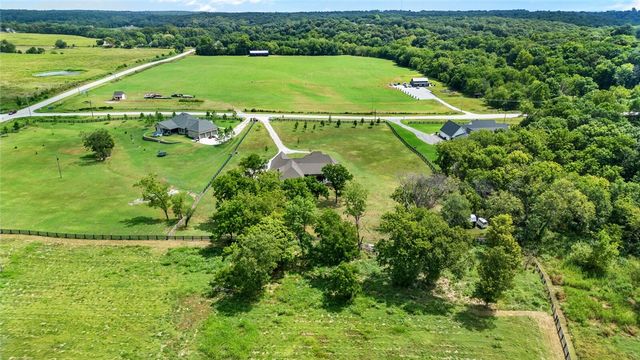 12315 Fairmount Road, Gentry, AR 72734