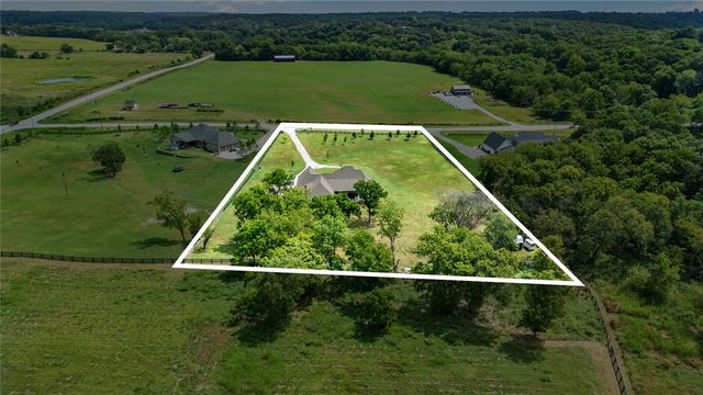 12315 Fairmount Road, Gentry, AR 72734