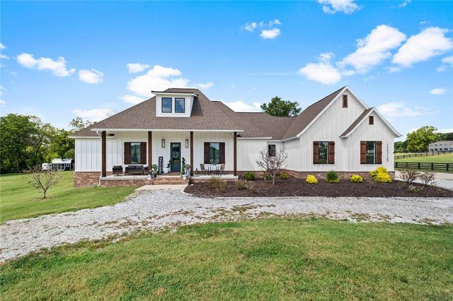 12315 Fairmount Road, Gentry, AR 72734