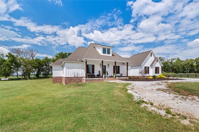 12315 Fairmount Road, Gentry, AR 72734