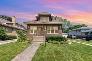 811 Robinhood Lane, La Grange Park, IL 60526