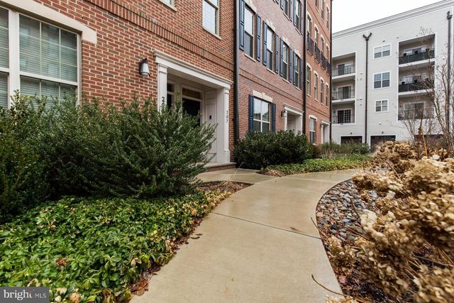 207 BRINLEY CT, Philadelphia, PA 19146