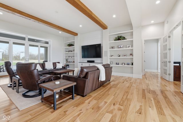 8460 Hunt Club Road, Zionsville, IN 46077