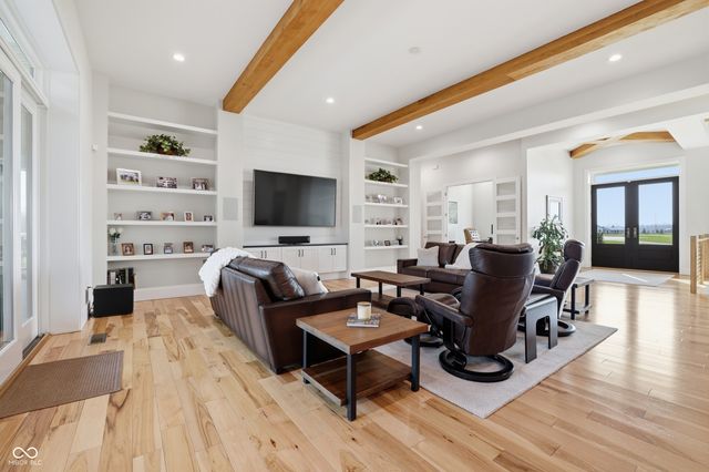 8460 Hunt Club Road, Zionsville, IN 46077