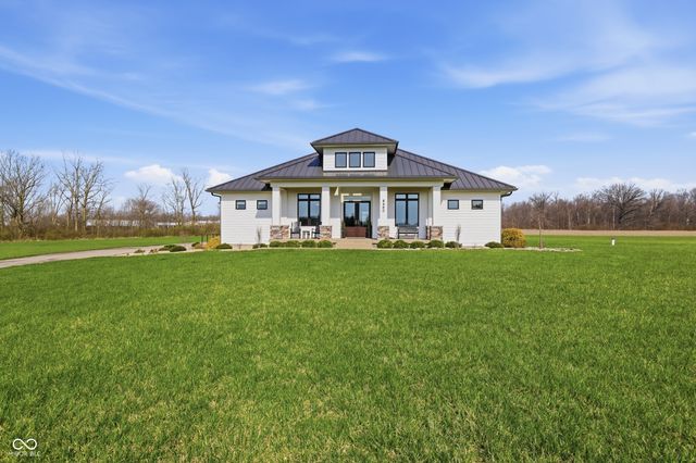8460 Hunt Club Road, Zionsville, IN 46077