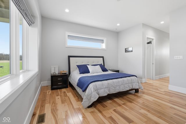 8460 Hunt Club Road, Zionsville, IN 46077