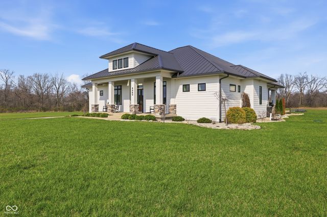 8460 Hunt Club Road, Zionsville, IN 46077