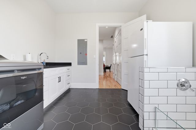 8460 Hunt Club Road, Zionsville, IN 46077