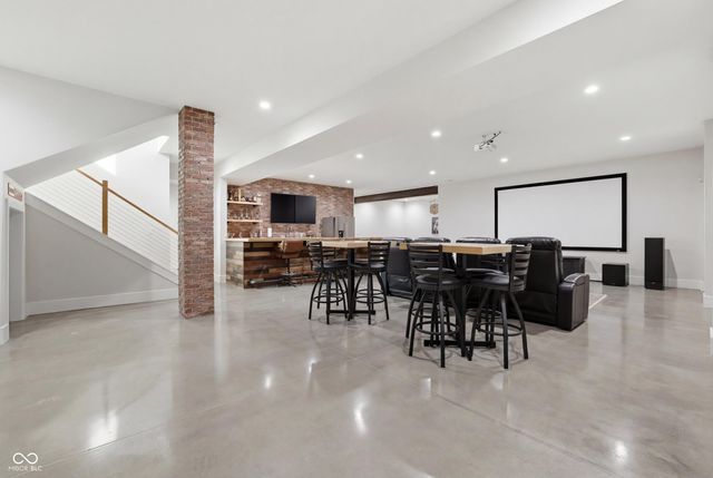 8460 Hunt Club Road, Zionsville, IN 46077