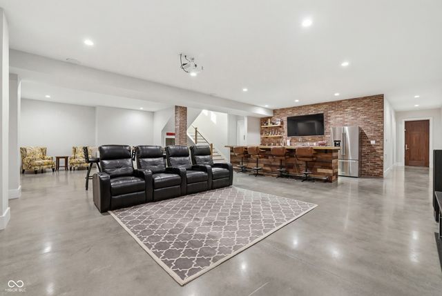 8460 Hunt Club Road, Zionsville, IN 46077