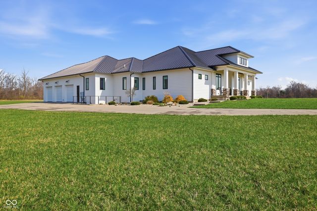 8460 Hunt Club Road, Zionsville, IN 46077