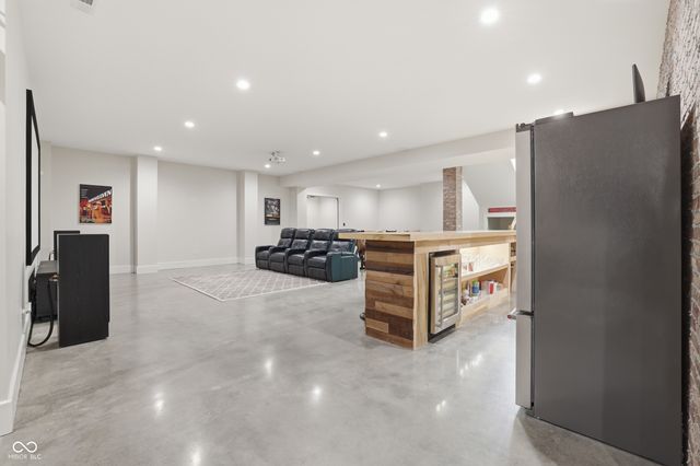 8460 Hunt Club Road, Zionsville, IN 46077