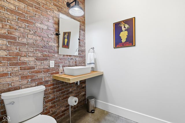 8460 Hunt Club Road, Zionsville, IN 46077