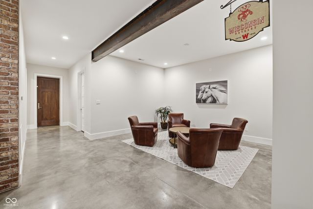 8460 Hunt Club Road, Zionsville, IN 46077