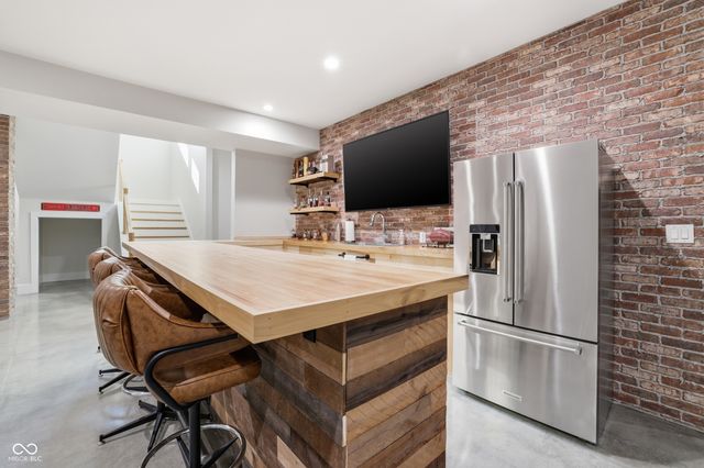 8460 Hunt Club Road, Zionsville, IN 46077