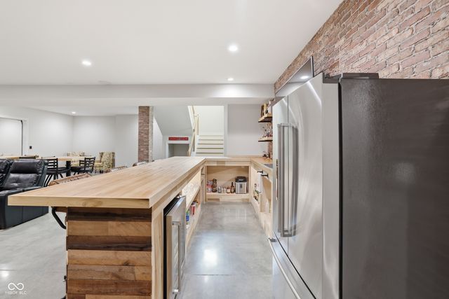 8460 Hunt Club Road, Zionsville, IN 46077