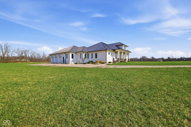 8460 Hunt Club Road, Zionsville, IN 46077