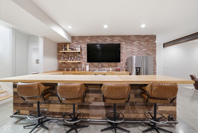 8460 Hunt Club Road, Zionsville, IN 46077