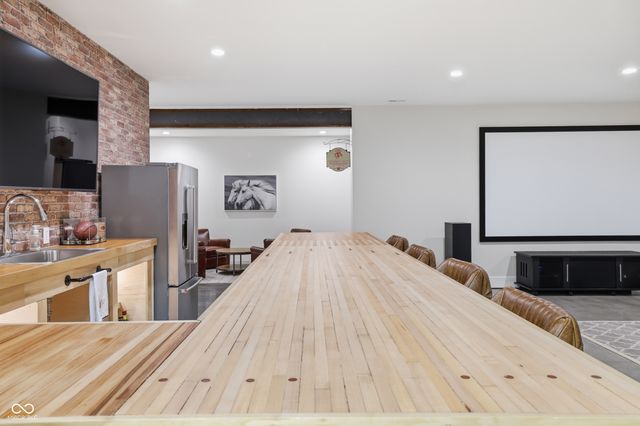 8460 Hunt Club Road, Zionsville, IN 46077