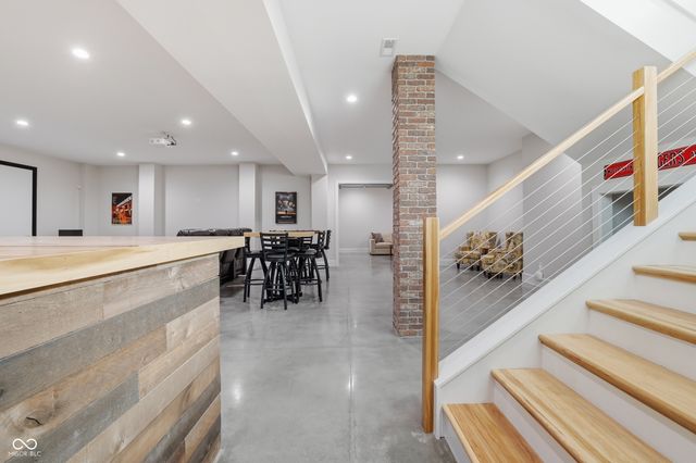 8460 Hunt Club Road, Zionsville, IN 46077