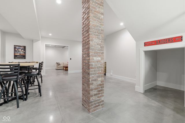 8460 Hunt Club Road, Zionsville, IN 46077