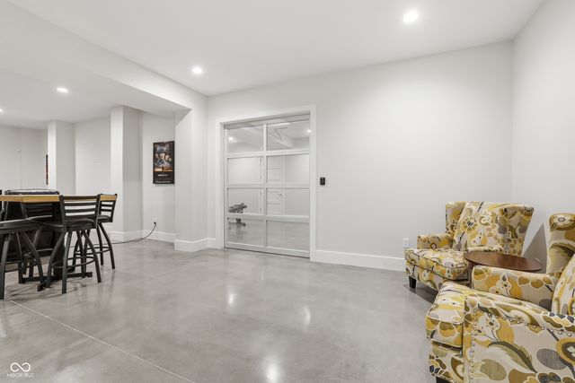 8460 Hunt Club Road, Zionsville, IN 46077