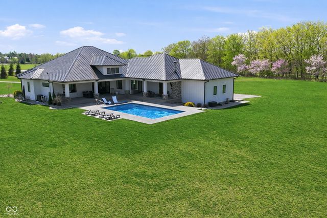 8460 Hunt Club Road, Zionsville, IN 46077