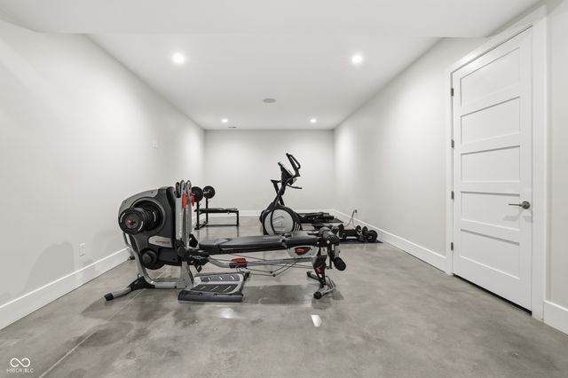 8460 Hunt Club Road, Zionsville, IN 46077