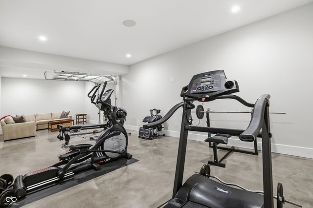 8460 Hunt Club Road, Zionsville, IN 46077