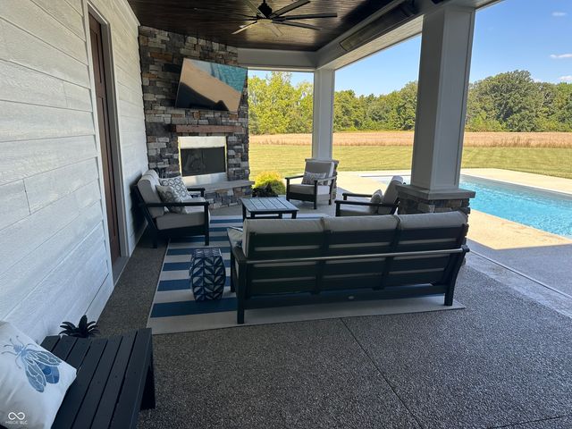 8460 Hunt Club Road, Zionsville, IN 46077