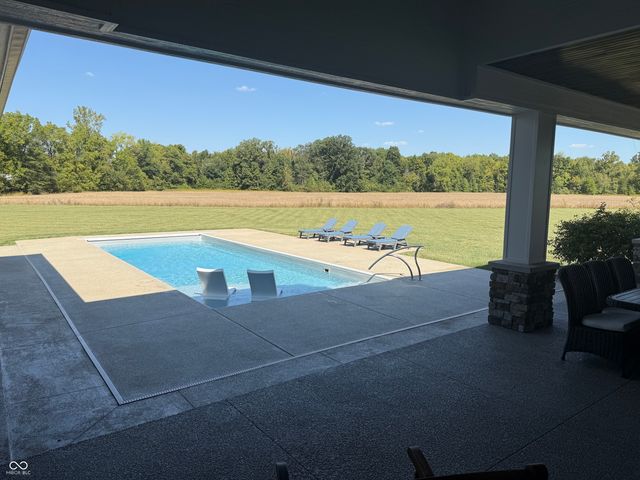 8460 Hunt Club Road, Zionsville, IN 46077