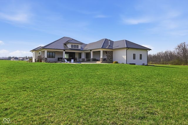 8460 Hunt Club Road, Zionsville, IN 46077