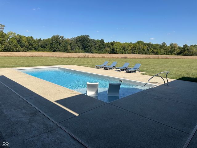 8460 Hunt Club Road, Zionsville, IN 46077