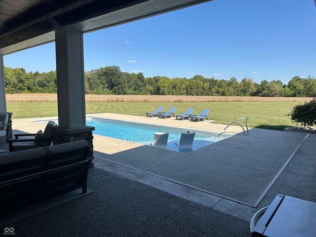 8460 Hunt Club Road, Zionsville, IN 46077