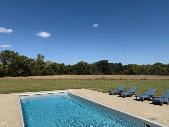 8460 Hunt Club Road, Zionsville, IN 46077