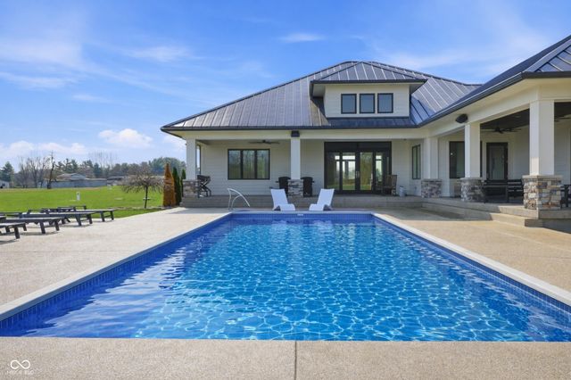 8460 Hunt Club Road, Zionsville, IN 46077