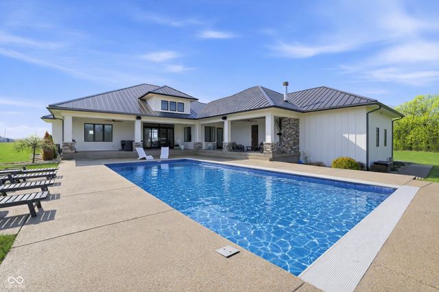 8460 Hunt Club Road, Zionsville, IN 46077